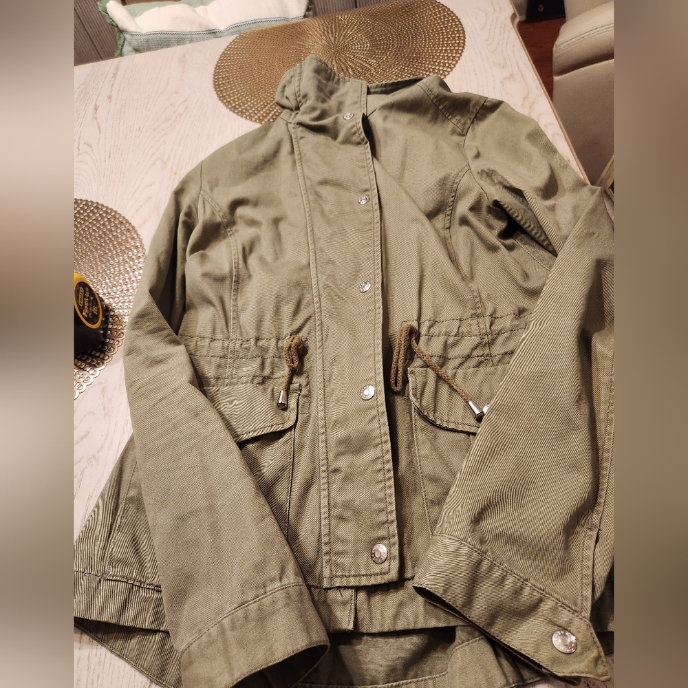Divided H & M's Women's Khaki Jacket Size 8 EUC